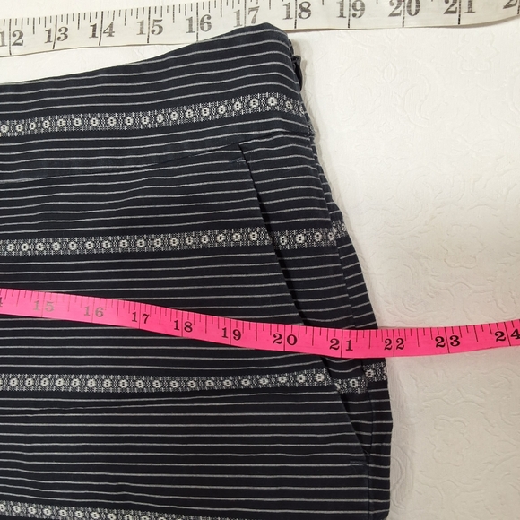 ANN TAYLOR LOFT Embroidered Shorts Size 12 - Picture 4 of 8